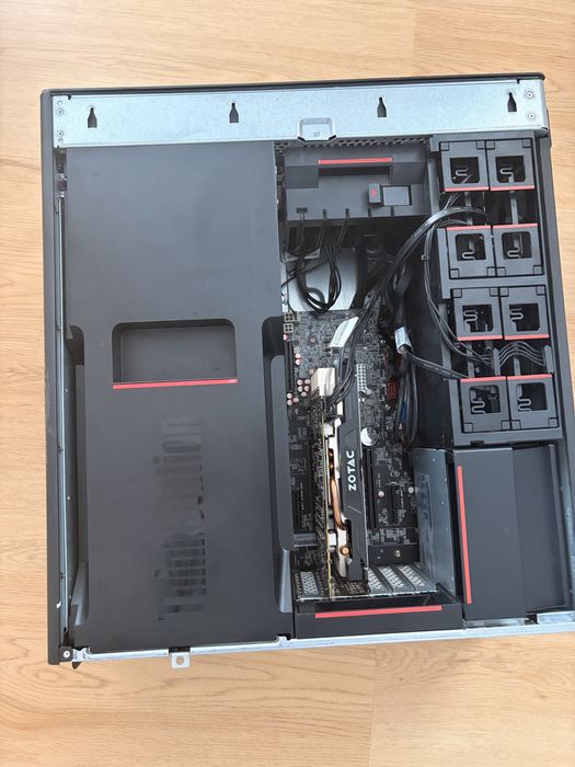 Sistem complet  PC Workstation Lenovo P510 plus monitor si tastatura Gtx 1070 32Gb Ram Intel Xeon 6 cores