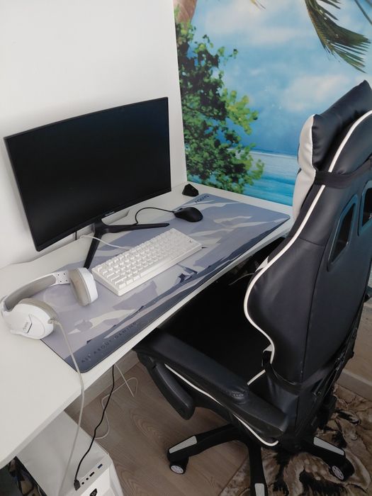 Vand pc gaming aceptabil ,in stare buna