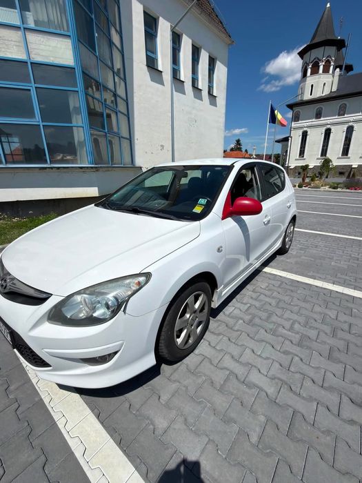 Vând Hyundai i30 2010