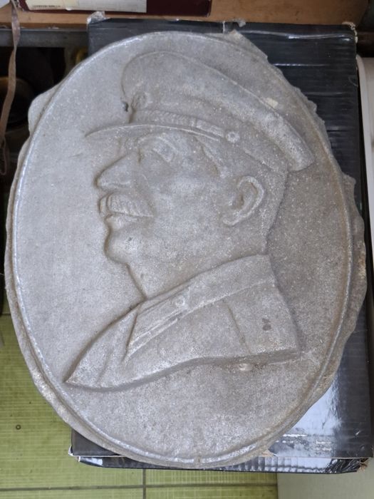 продам барельеф Сталина