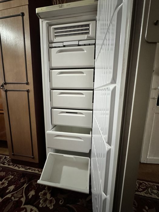 Продам морозильную камеру