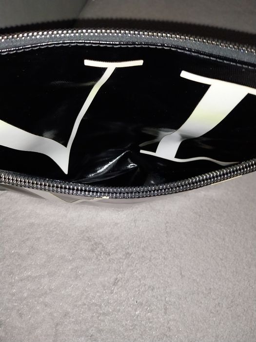 Vând geanta Valentino originala !