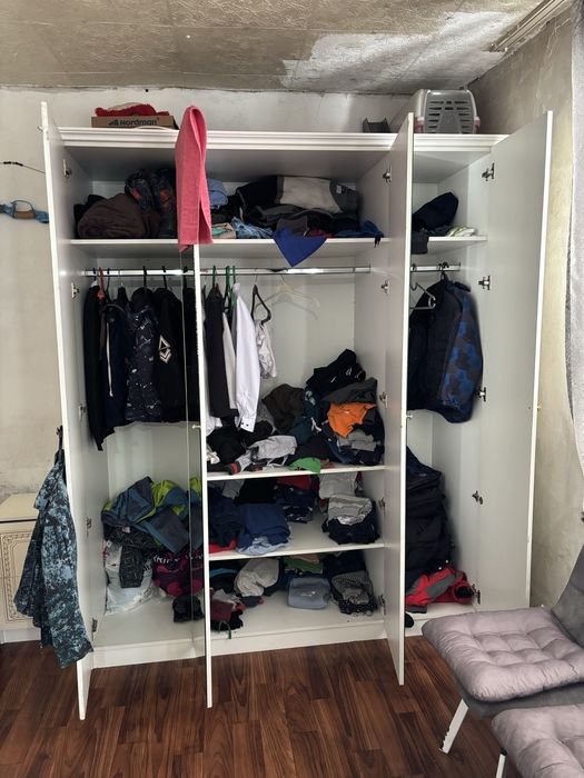 Шкаф и прикроватные тумбочки