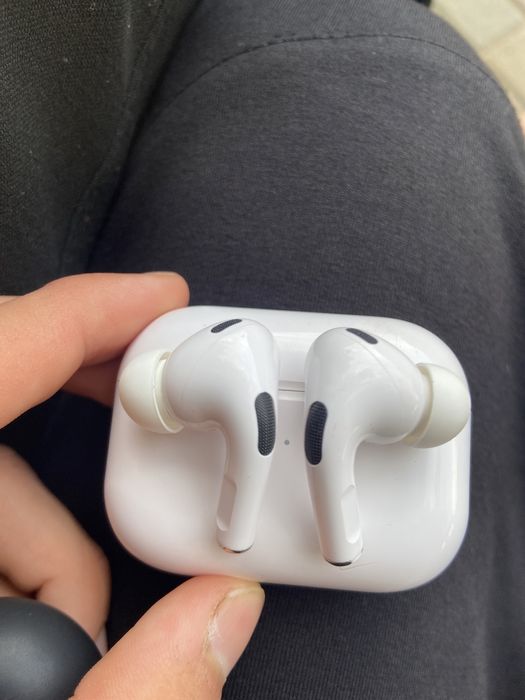 AirPods Pro с чехлом