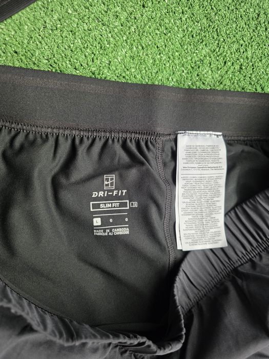 Дамски къси панталони или потник за спорт Nike