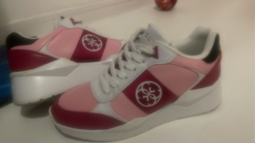 Сникерси на Guess