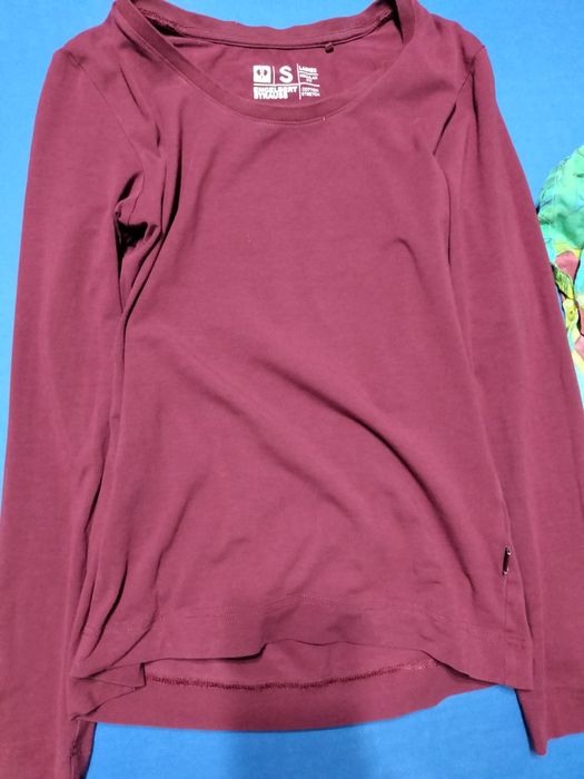 Se dau aceste bluze minunate rămase de noi mici