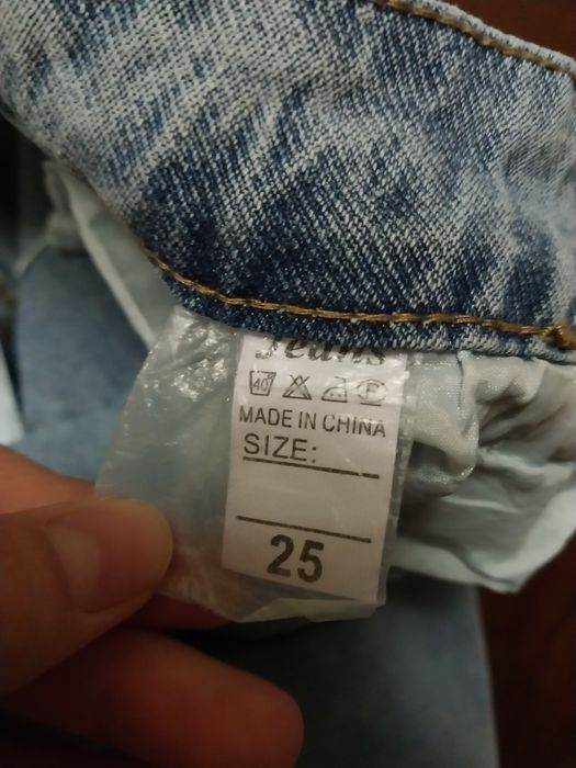 Продаю новые джинсы