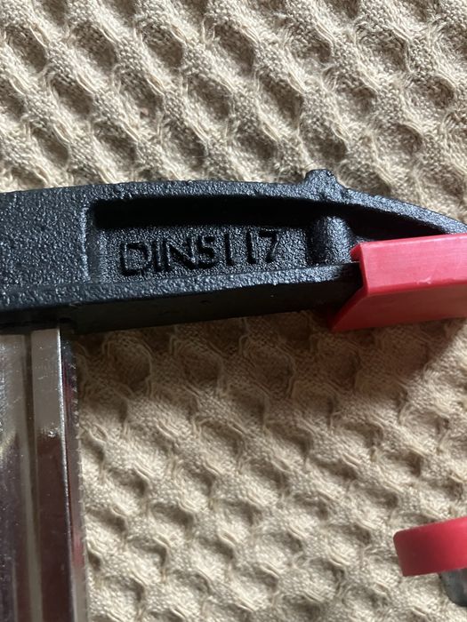 Струбцина DINS117