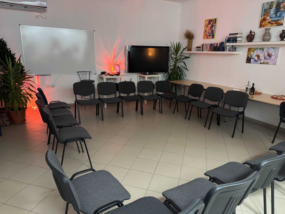 Зала под наем в широк център, 40 кв/м