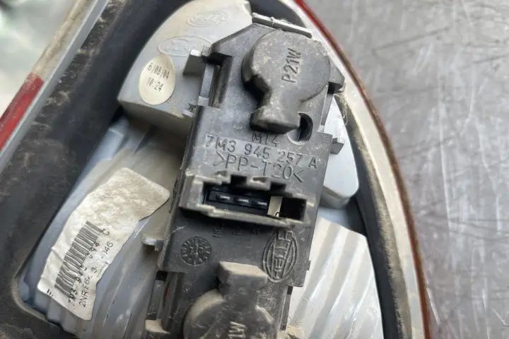 Lampa / Tripla stop dreapta pe hayon Ford Galaxy 2002