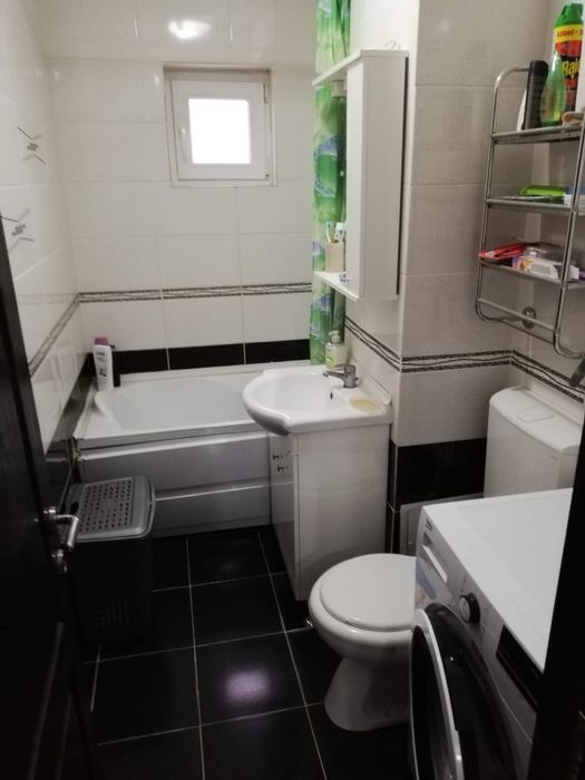 De inchiriat apartament 3 camere