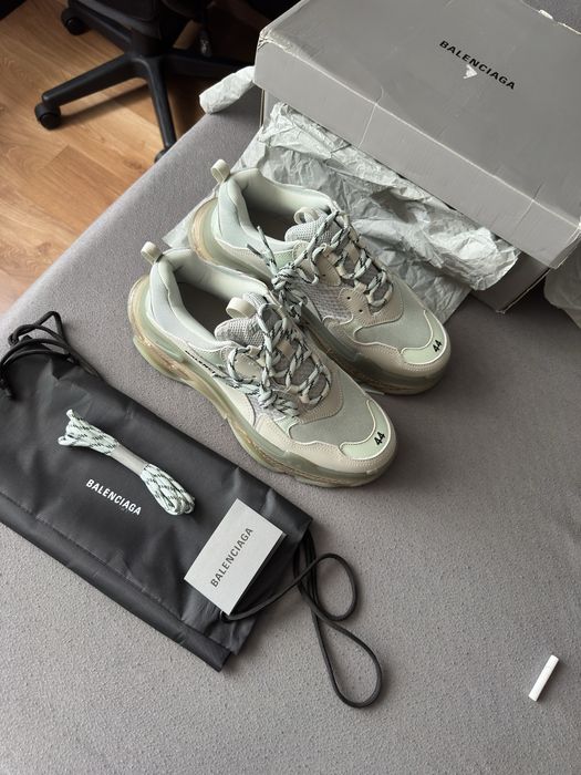 Balenciaga triple s clear sole