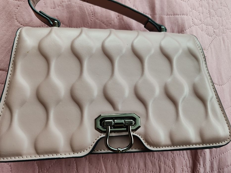 Продавам чанта  като нова