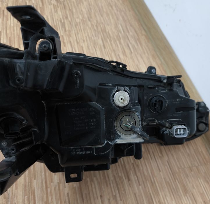 Передний фар Камри 75