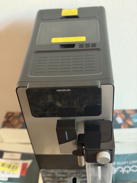 Espressor Cecotec Superautomat Cremmaet Latte Art. 1500W, 19 bar, termobloc, 6 bauturi, recipient cafea 150g, rasnita conica, curatare automata.