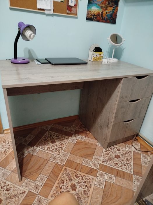 Письменный стол новый.