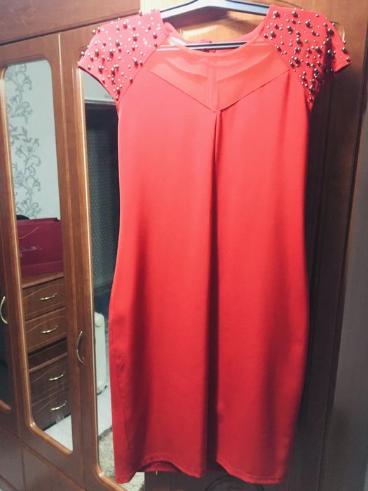 Женские платья