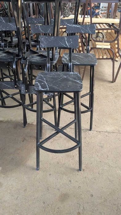 Стильный барный стул в индустриальном стиле лофт.