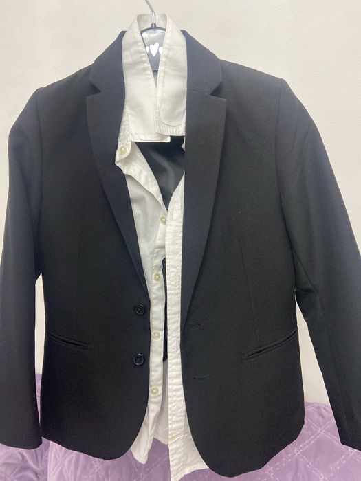 Костюм -тройка  с брюками и рубашкой  H&M ,на  7/8 л