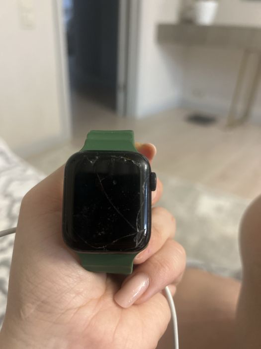 Продам часы apple watch SE2