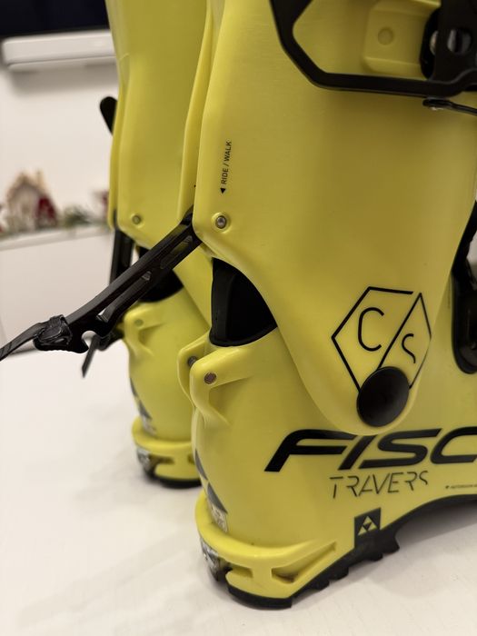 Clapari ski Fischer Travers CS Yellow 25.5 mondo
