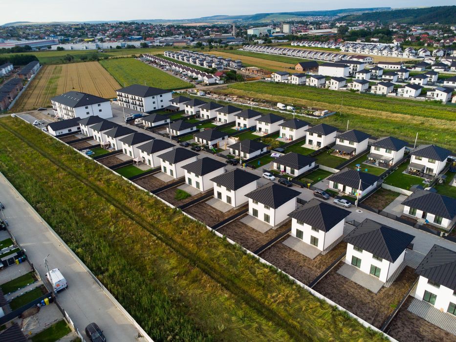 Vand casa noua individuala complet mobilata si utilata