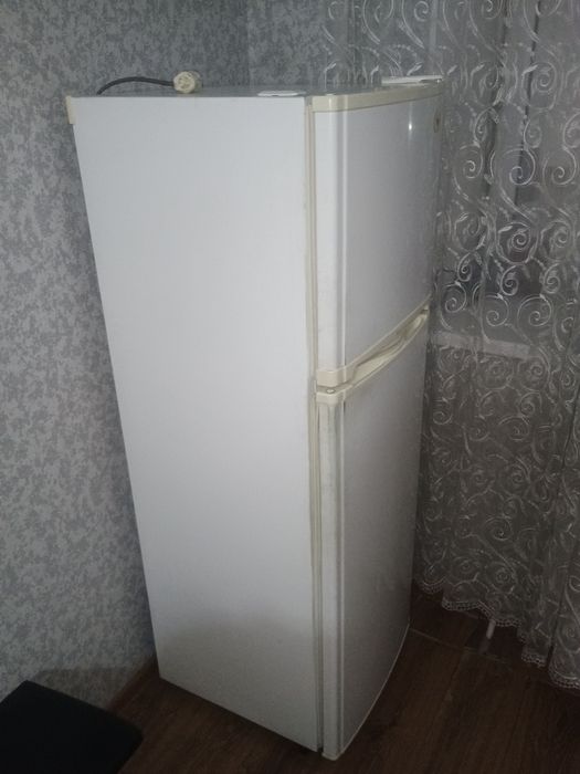 Холодильник. Продам холодильник.