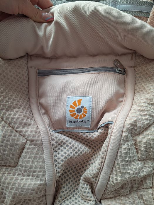 Ergobaby Adapt Pink SoftFlex Ергономична раница + Смукалки