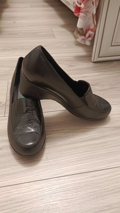 Продается обувь осенняя