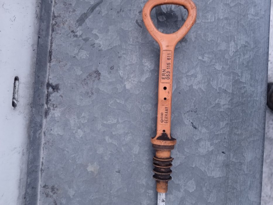 Щуп масляный на Ауди 80