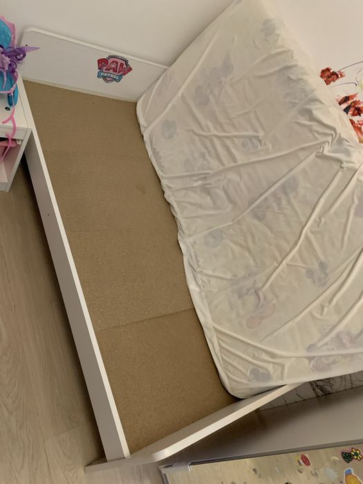 Pat copii patrula catelusilor cu saltea