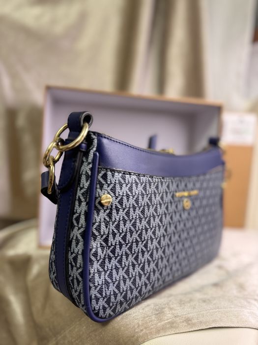 Сумка сатылады новый бәрі упаковкасымен тұр.