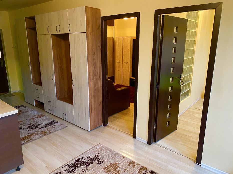 Apartament cu 3 camere  ( 2 dormitoare , living+bucătărie , dresing) cu Lift