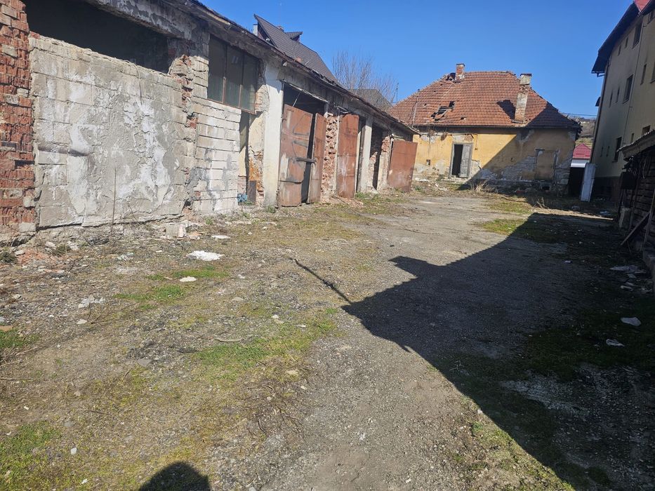 Cladire si teren in nasaud