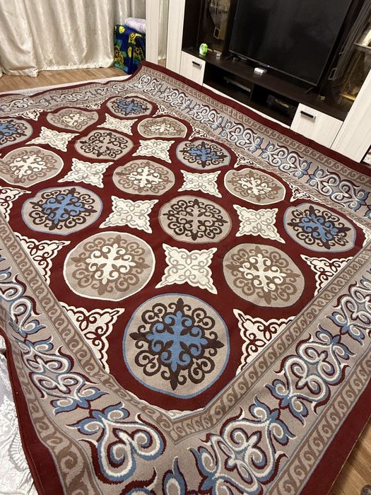 Продам ковер в хорошем состоянии