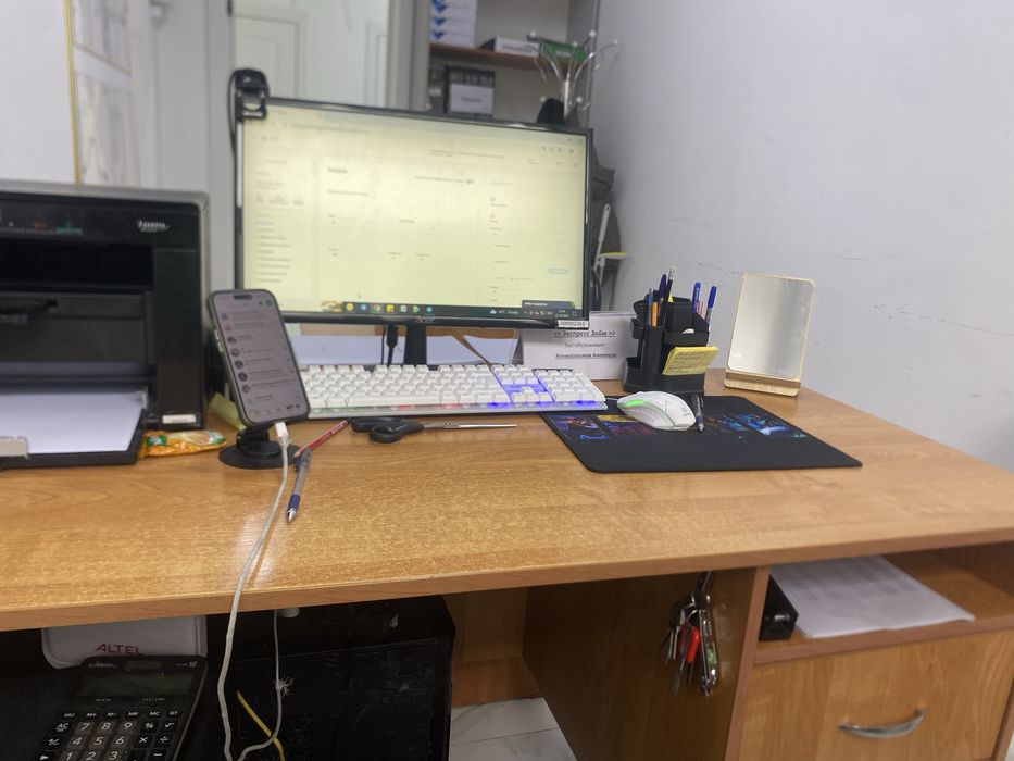 Продается шкаф велашка стуля парта компьтерный