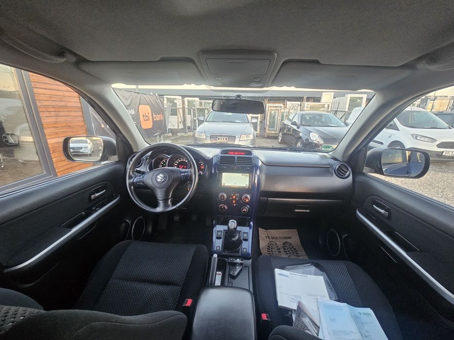 Suzuki grand vitara  An 2006 1.9 Diesel  4x4 cu reductor,  Navigație  Jante  Cârlig  Posibil rate *