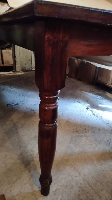 Продавам трапезни маса