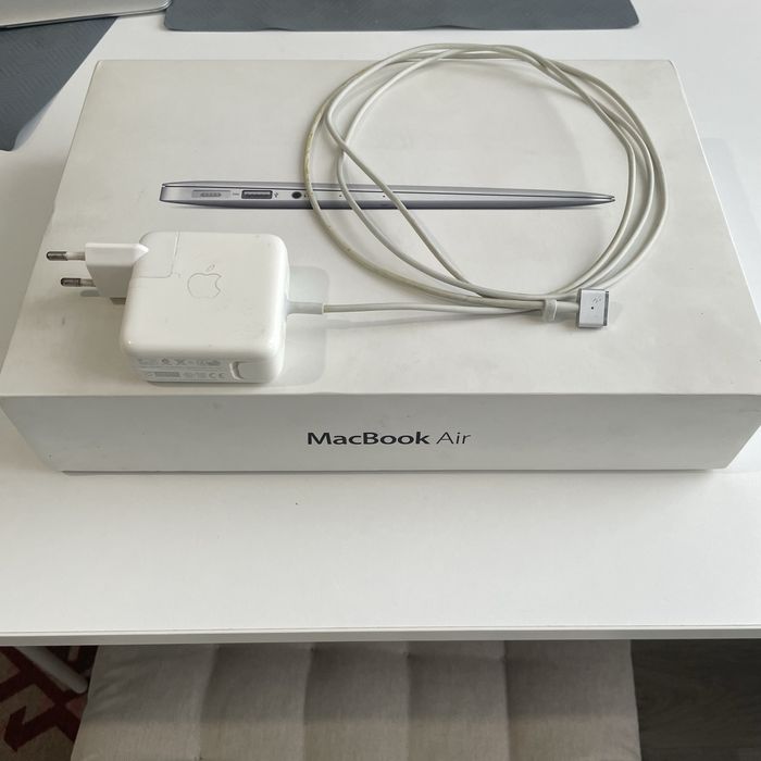 Продам macbook air 11