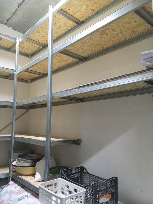 Продам полки в кладовую