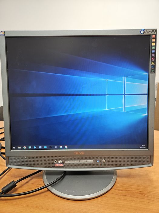 19-инчов монитор за компютър