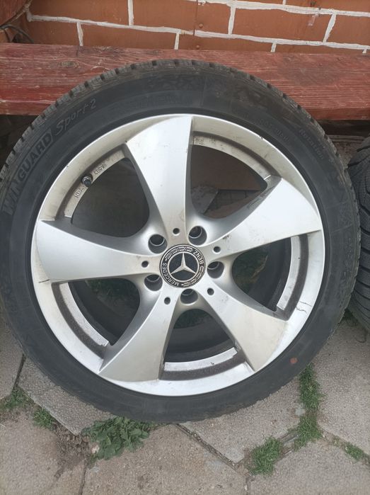 Мерцедес Джанти 17ки с зимни гуми