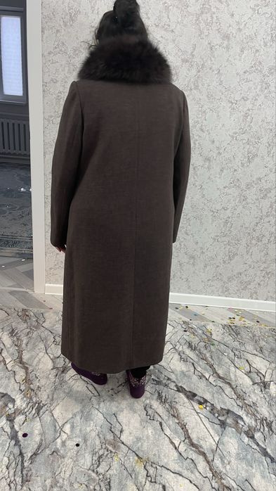 продается пальто новая