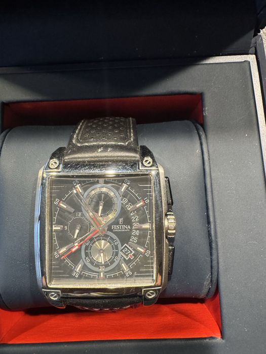 Часовник FESTINA