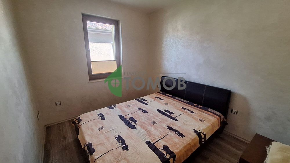 Прекрасно обзаведен и оборудван тристаен апартамент с гараж в кв. Сам