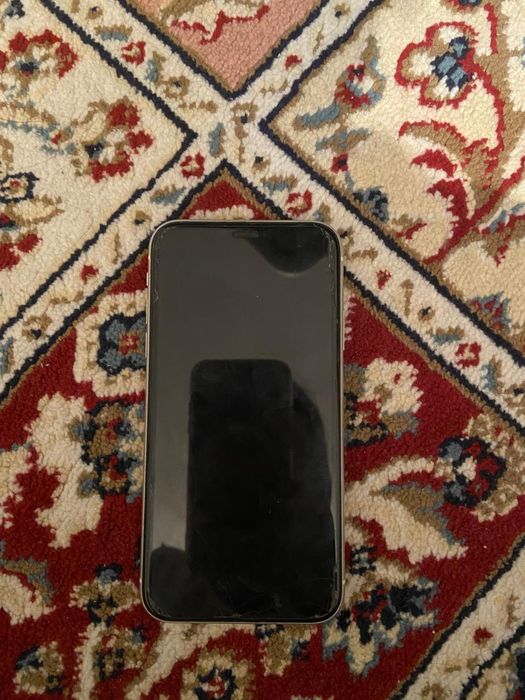 Айфон 11 продам ..