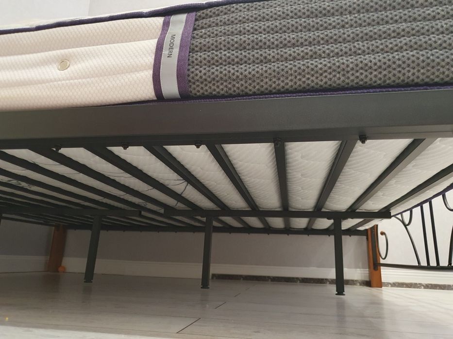 Кровать с матрасом