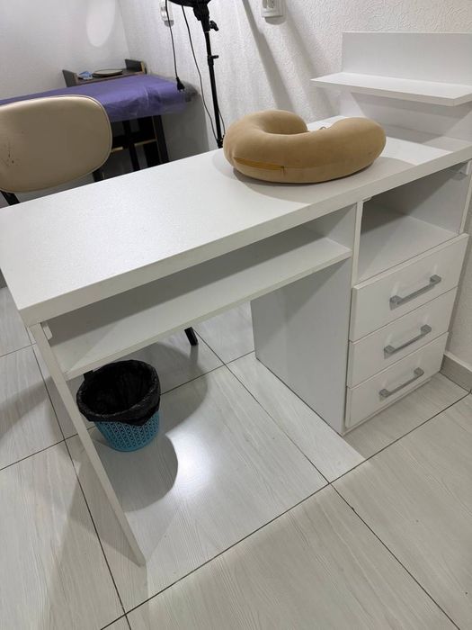 маникюрный стол и стул