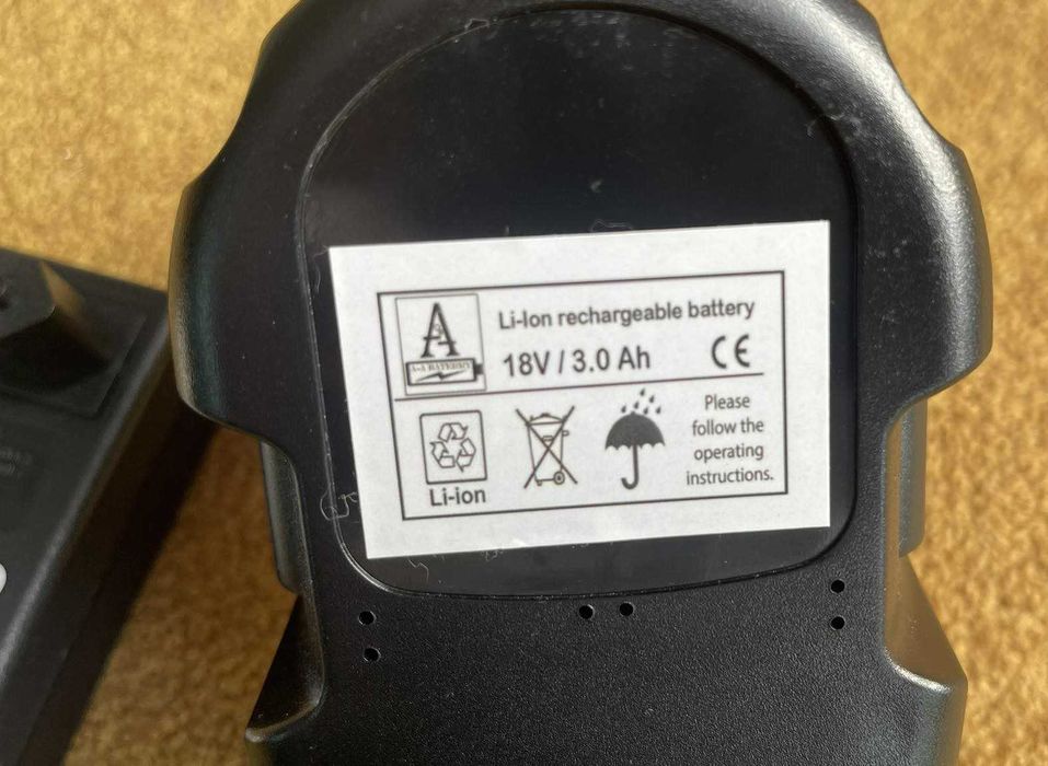 Li-Ion Baterie 18V (3Ah) cu încărcător pentru DeWalt